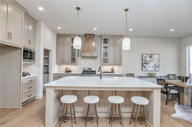 $827,235 | 6039 Apache Drive, Shawnee, KS 66226