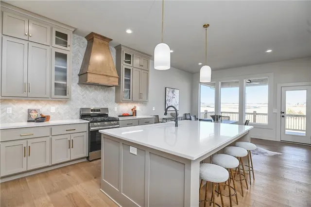 $827,235 | 6039 Apache Drive, Shawnee, KS 66226