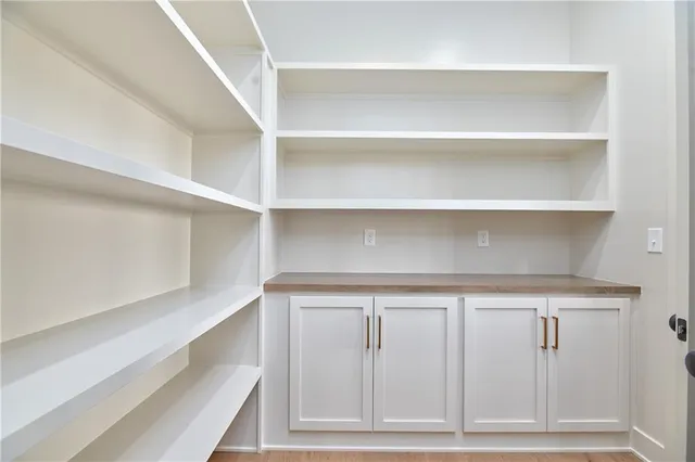 $827,235 | 6039 Apache Drive, Shawnee, KS 66226