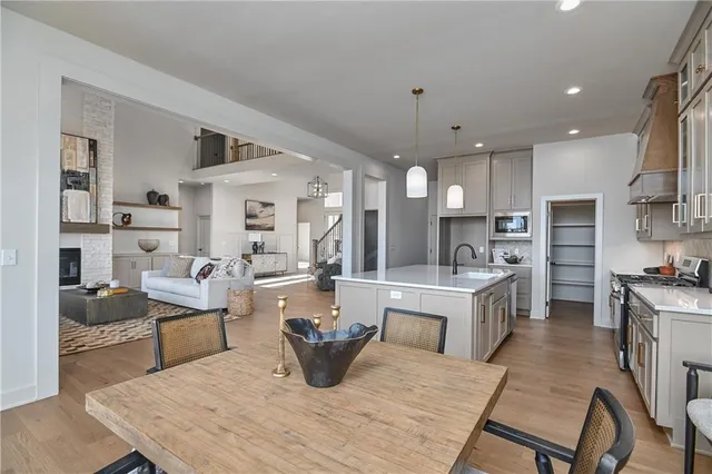 $827,235 | 6039 Apache Drive, Shawnee, KS 66226