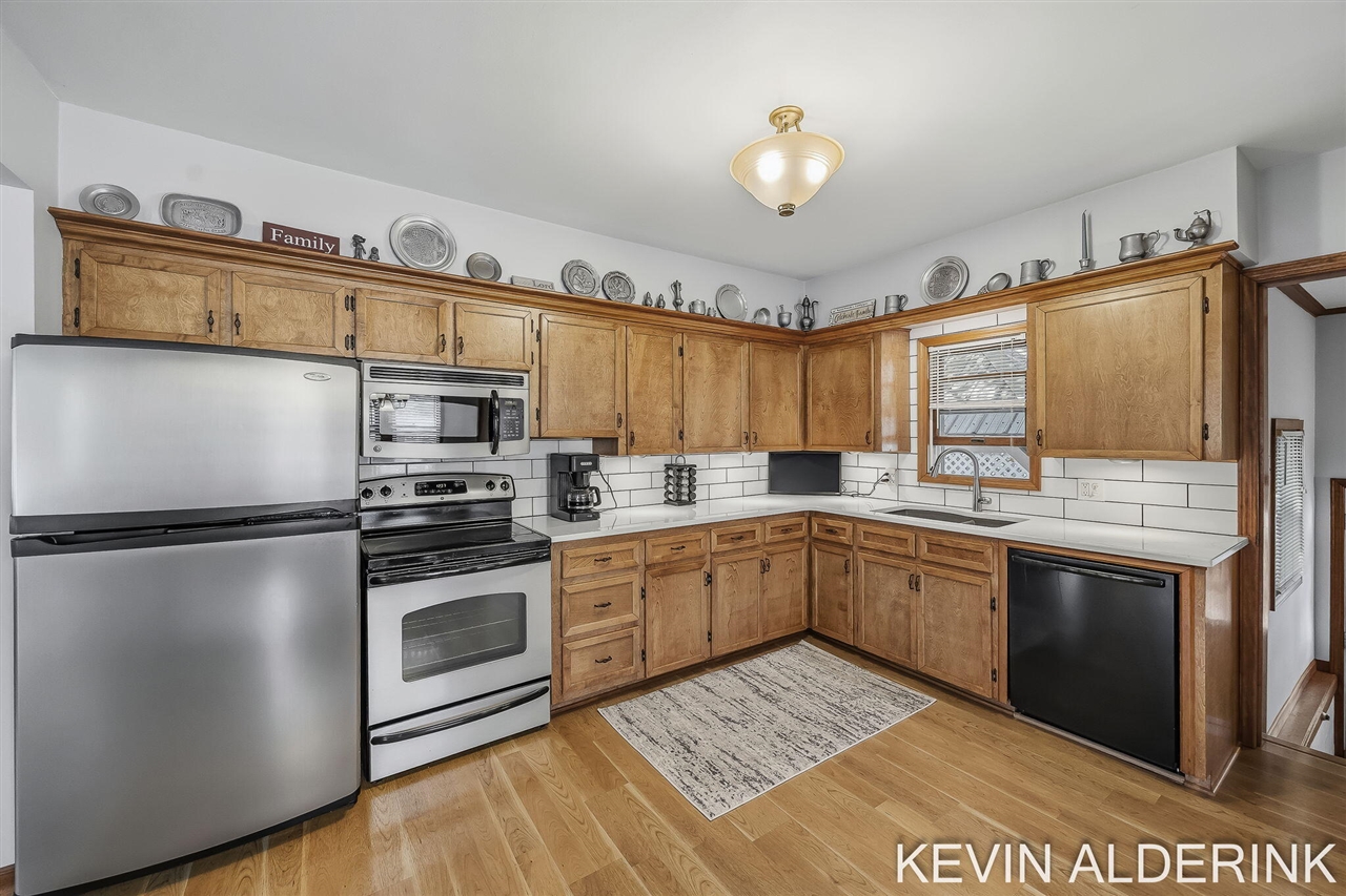 136 South Fairview Road Zeeland, MI 49464 - Photo 9 of 42 Gallery Image 9