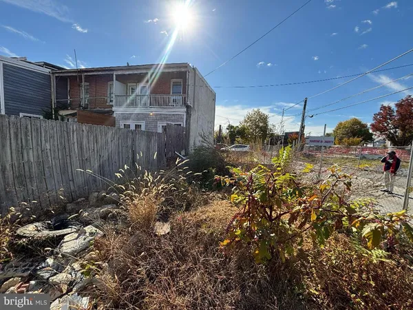 a view of a backyard of the house