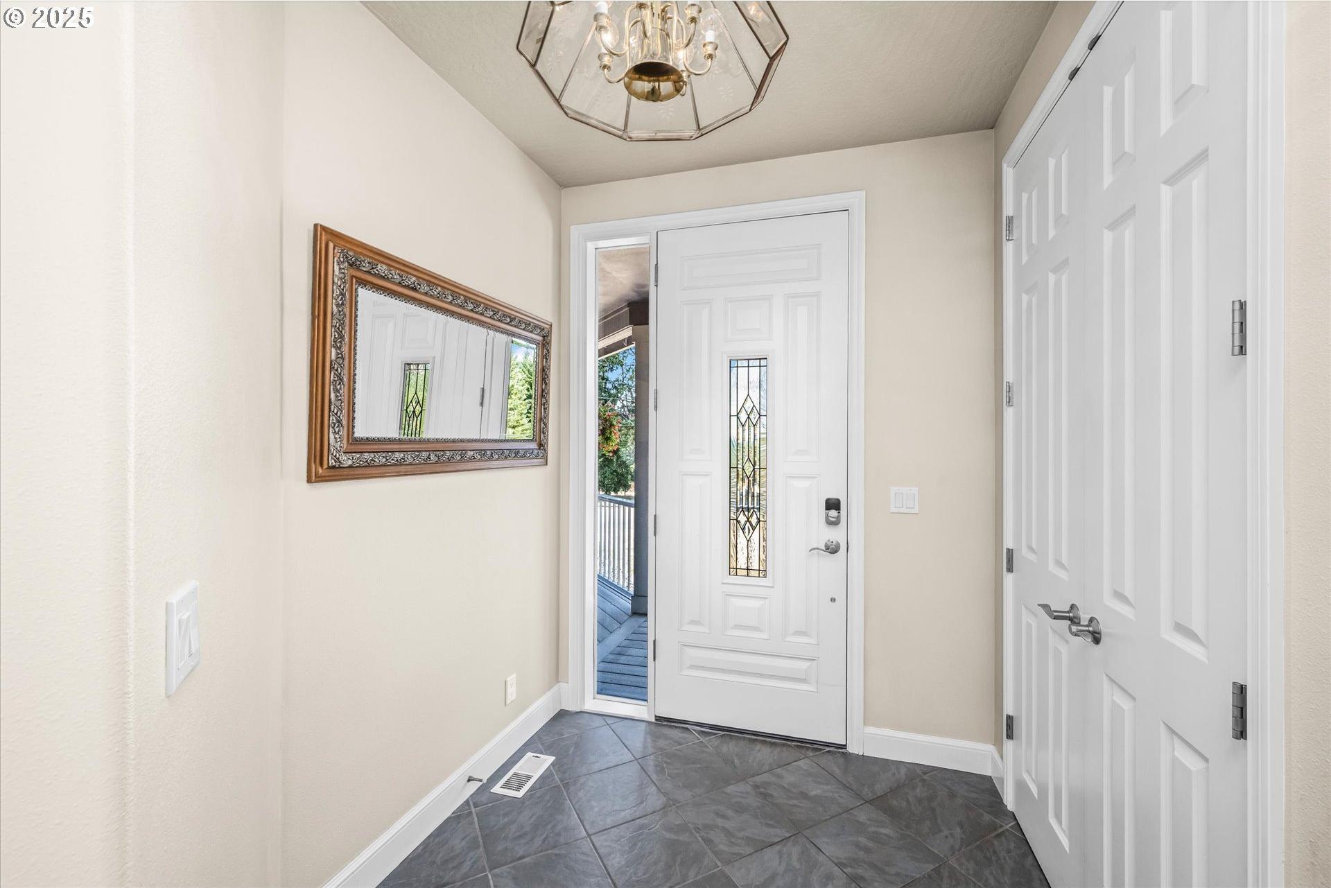 27067 Pickens Road Eugene, OR 97402 - Photo 4 of 47 Gallery Image 4