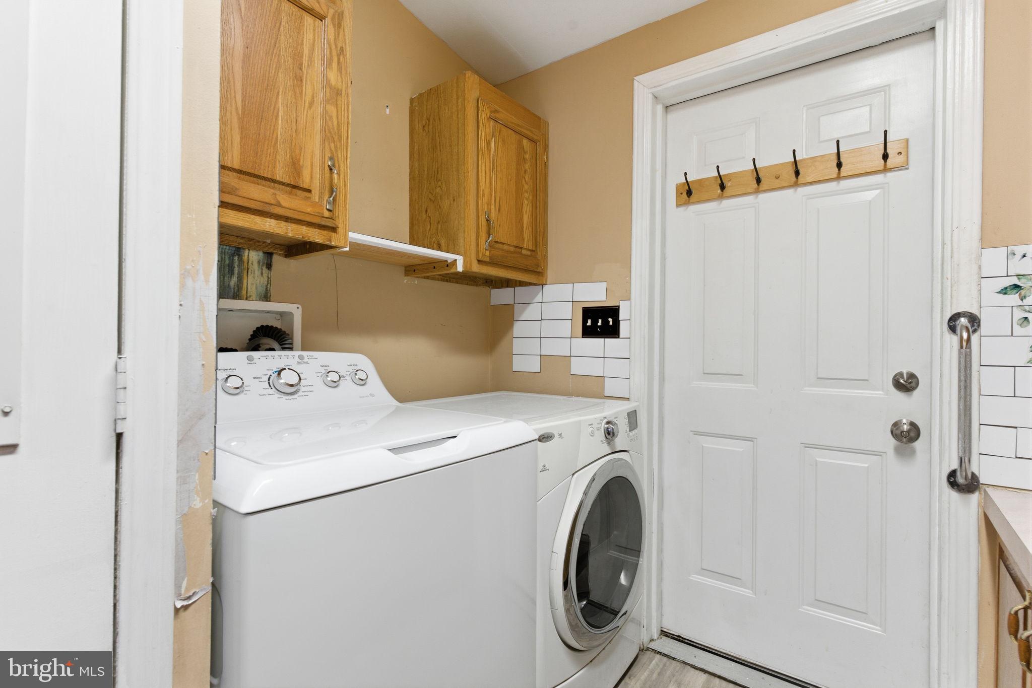 435 Spring Meadow Circle New Hope, PA 18938 - Photo 27 of 38 a utility room with dryer and washer