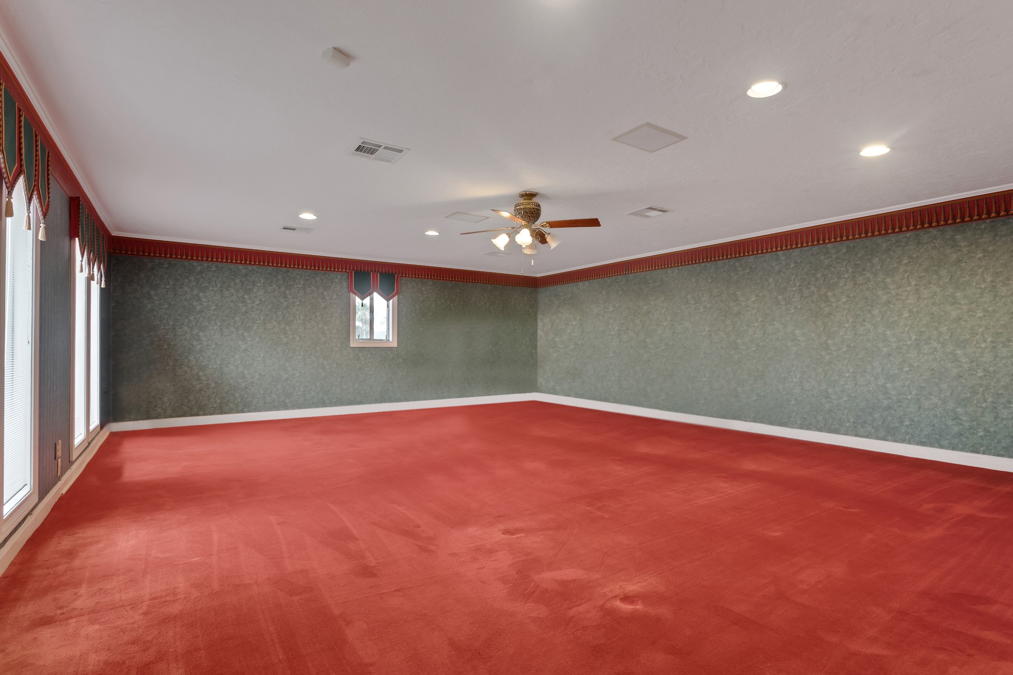 18506 Upper Bay Road Houston, TX 77058 - Photo 45 of 50 Guest Quarters main room with two closets and lots of natural light