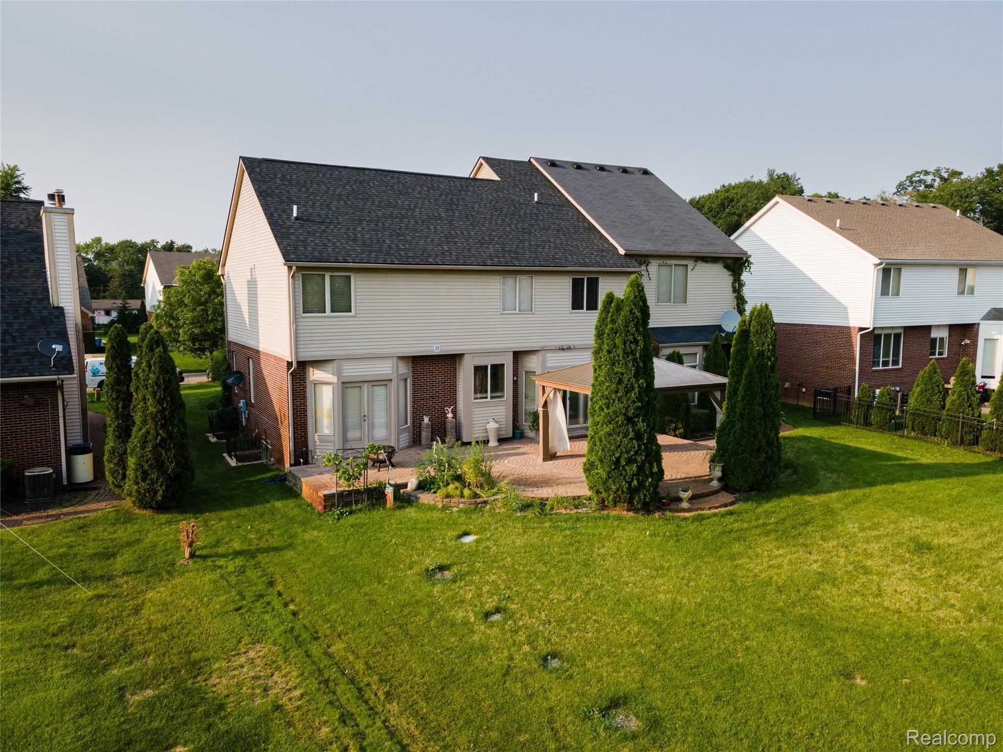 1603 Angela Road Walled Lake, MI 48390 - Photo 4 of 76 1603 Angela Dr-7.jpg