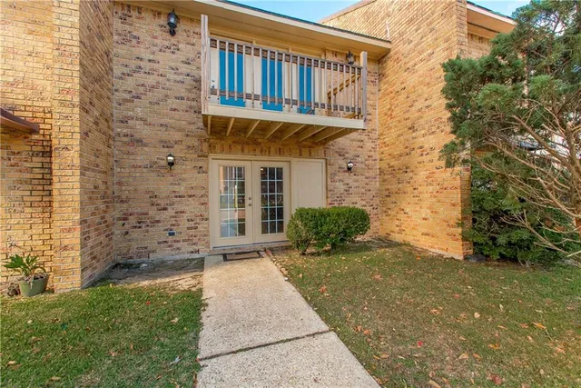 $189,000 | 305 Ormond Meadows Drive, Unit B, Destrehan, LA 70047