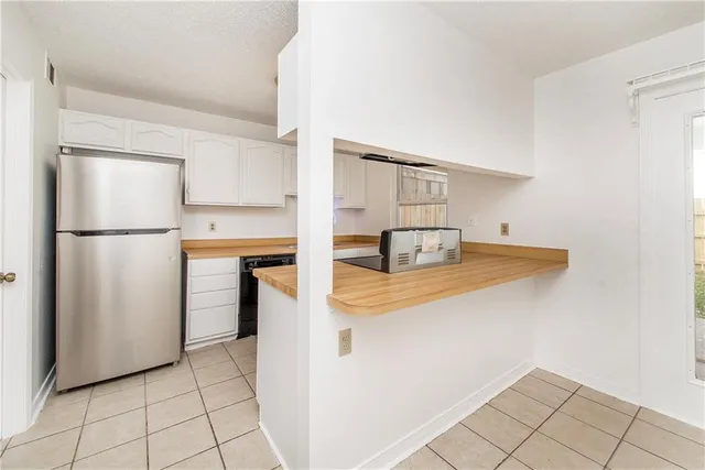 $189,000 | 305 Ormond Meadows Drive, Unit B, Destrehan, LA 70047