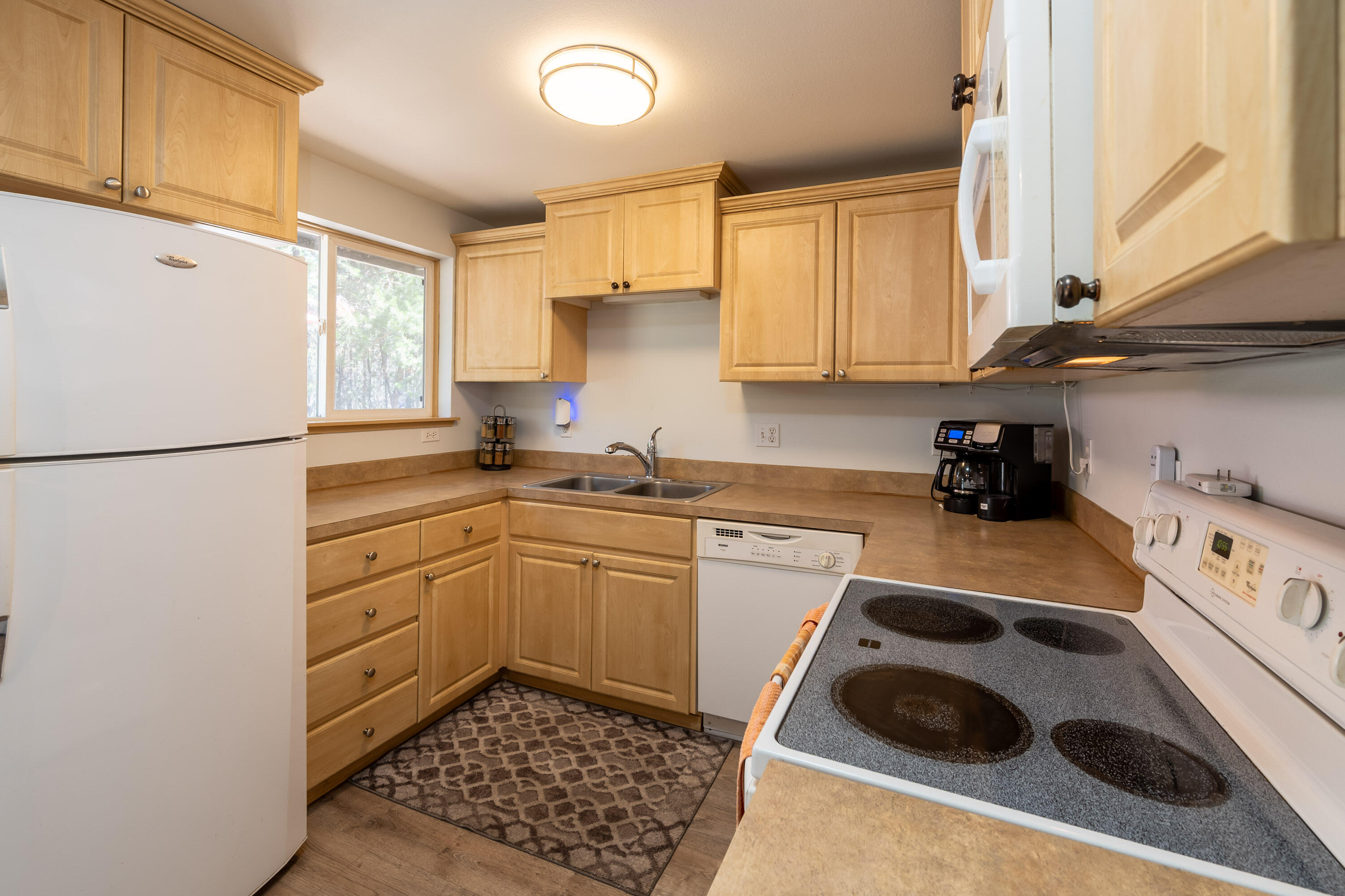 15610 Burgess Road La Pine, OR 97739 - Photo 8 of 33 TPark_3467_071625-HDR