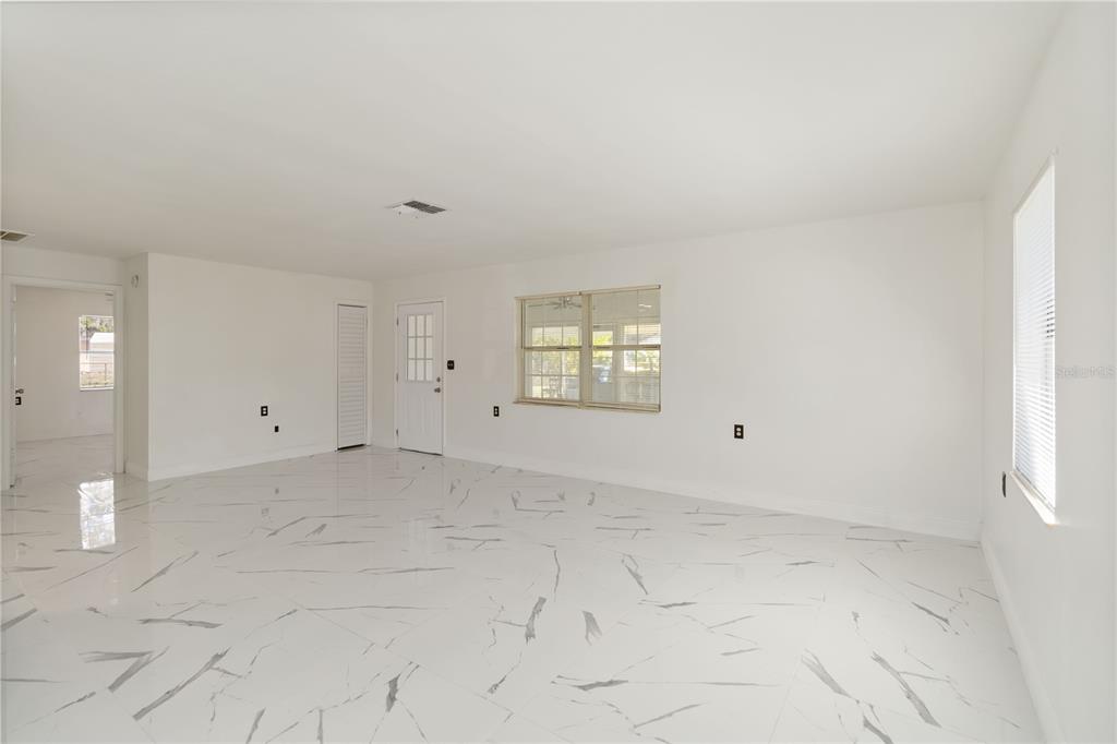 114 Palencia Road Auburndale, FL 33823 - Photo 11 of 27 an empty room with windows