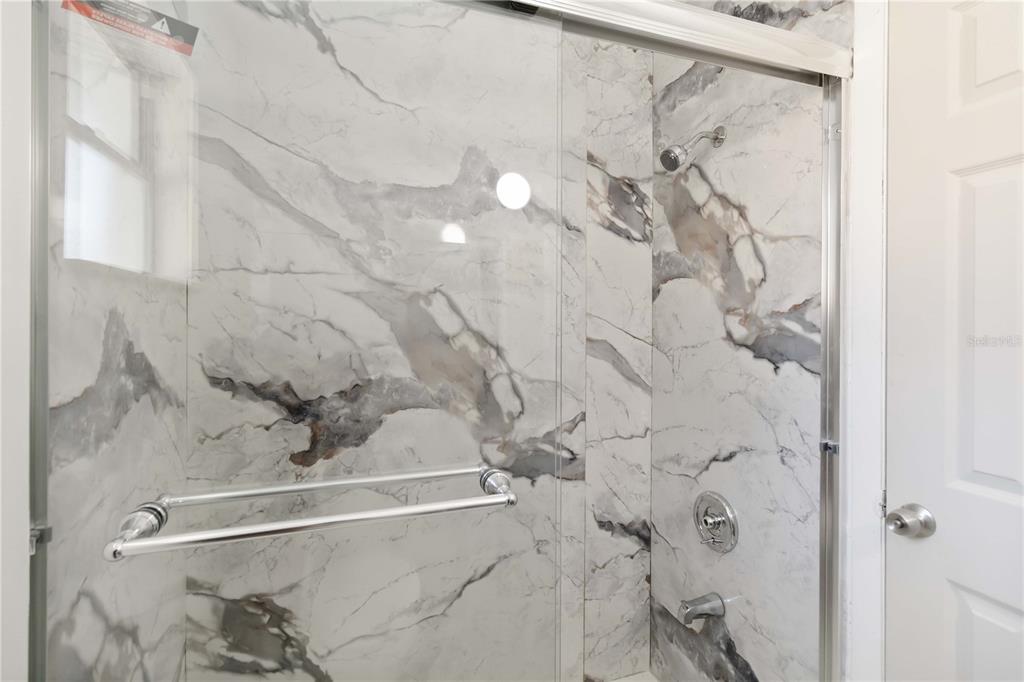 114 Palencia Road Auburndale, FL 33823 - Photo 16 of 27 a bathroom with a bathtub