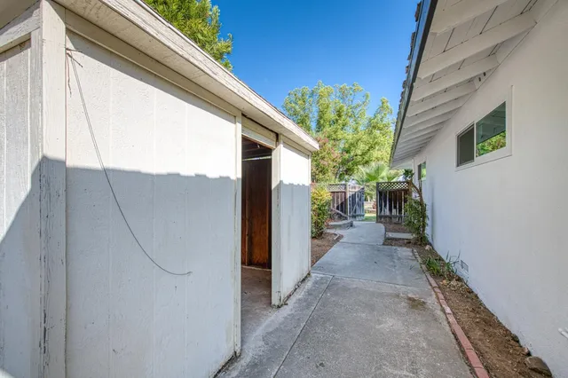 $499,999 | 1408 East Richert Avenue, Fresno, CA 93704