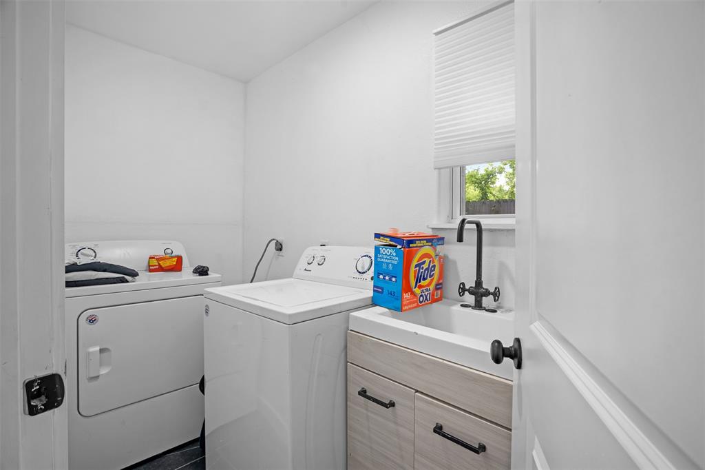 1112 West Pleasant Run Road, Unit D DeSoto, TX 75115 - Photo 17 of 35