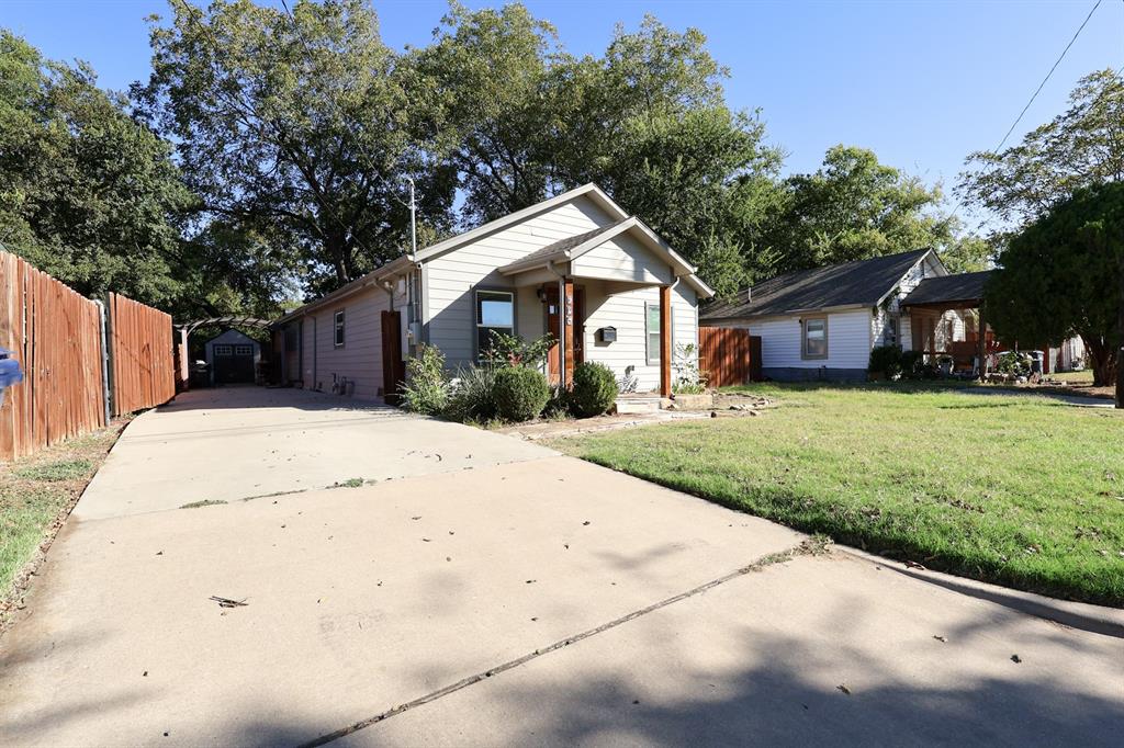 605 East Graham Street McKinney, TX 75069 - Photo 3 of 22 a front view of a house with a yard and garage