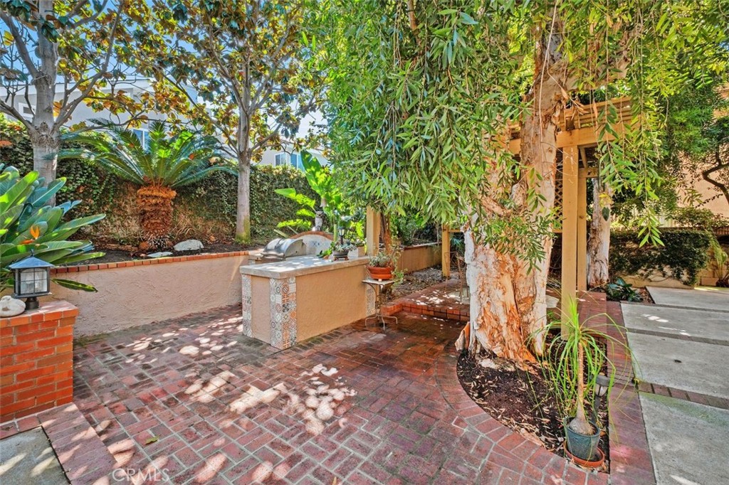 32 Colonial Irvine, CA 92620 - Photo 31 of 33 a view of a backyard with garden