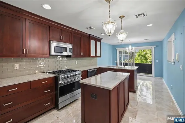 $1,029,000 | 376 Kenwood Street, Unit 9, Englewood, NJ 07631