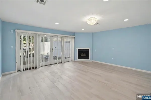 $1,029,000 | 376 Kenwood Street, Unit 9, Englewood, NJ 07631