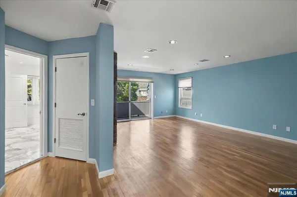 $1,029,000 | 376 Kenwood Street, Unit 9, Englewood, NJ 07631