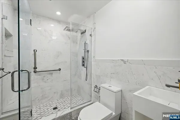 $1,029,000 | 376 Kenwood Street, Unit 9, Englewood, NJ 07631