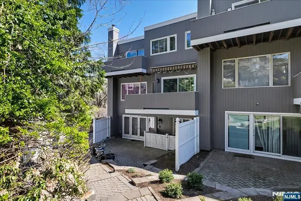 $1,029,000 | 376 Kenwood Street, Unit 9, Englewood, NJ 07631