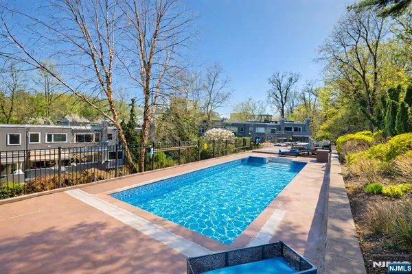 $1,029,000 | 376 Kenwood Street, Unit 9, Englewood, NJ 07631