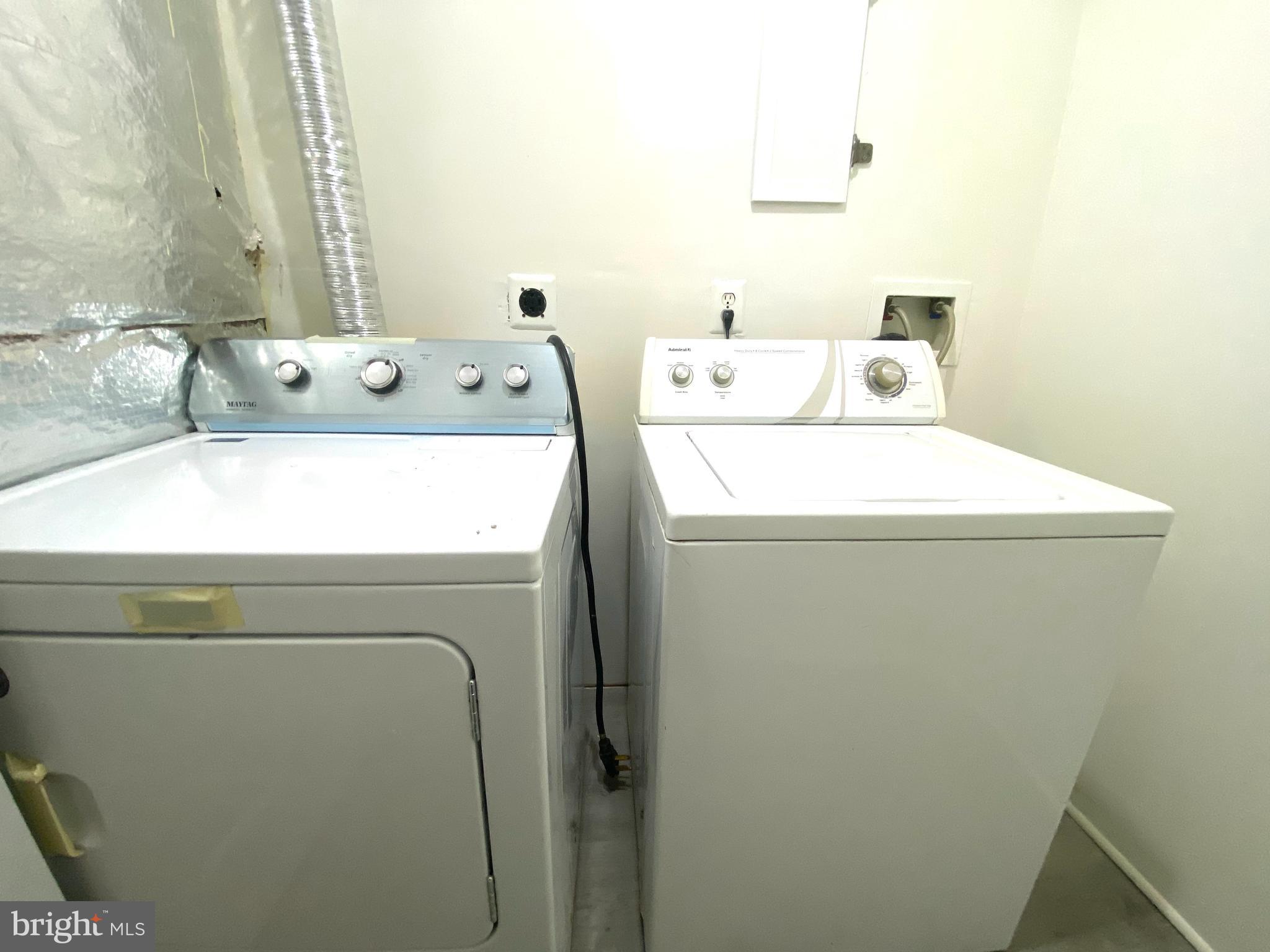 17324 Sligo Loop Dumfries, VA 22026 - Photo 34 of 39 a utility room with dryer and washer