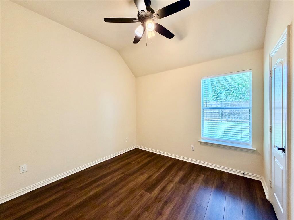 921 Raleigh Path Denton, TX 76208 - Photo 14 of 20