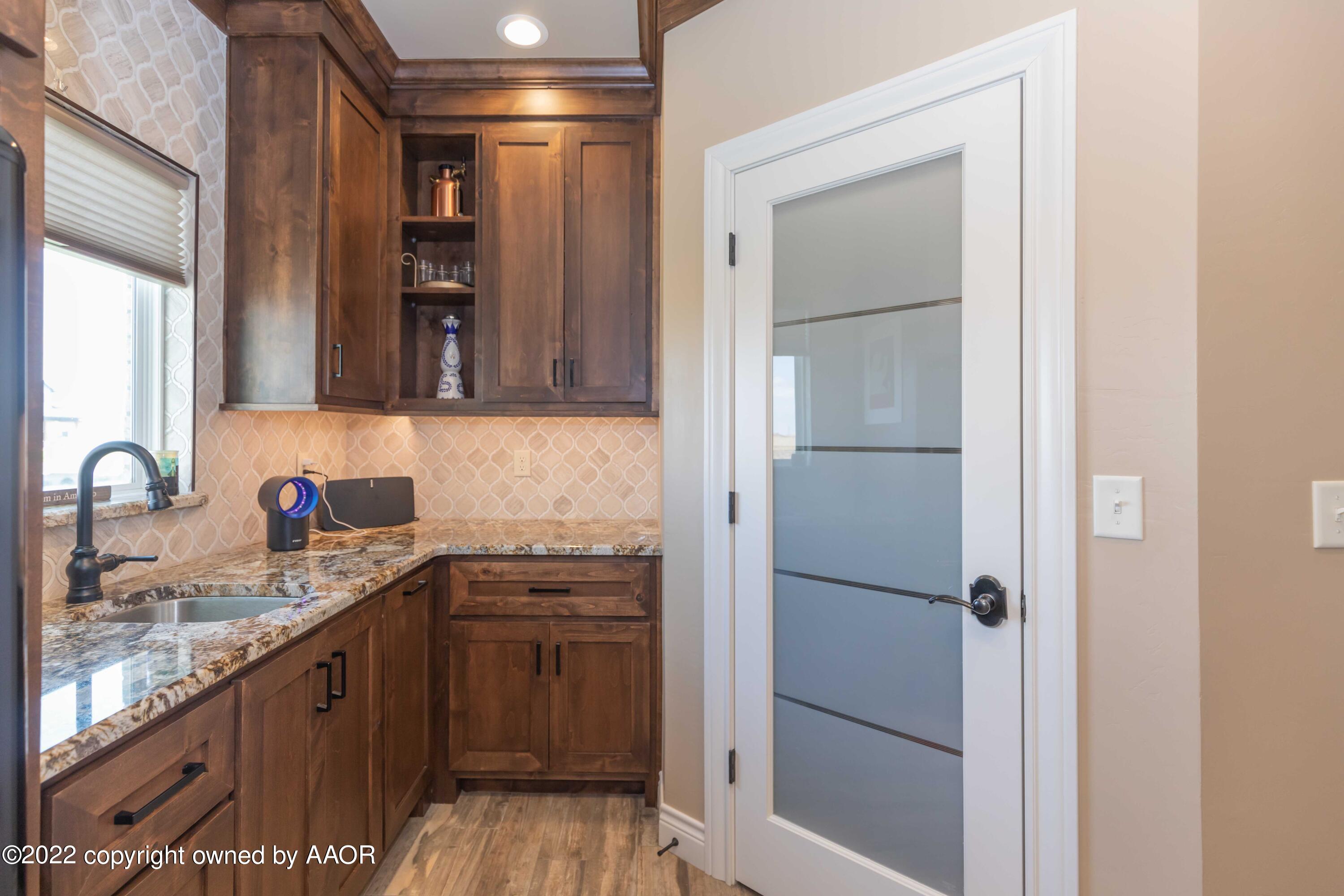 13487 Silverpointe Road Amarillo, TX 79124 - Photo 14 of 65 BUTLERS PANTRY VIEW 1