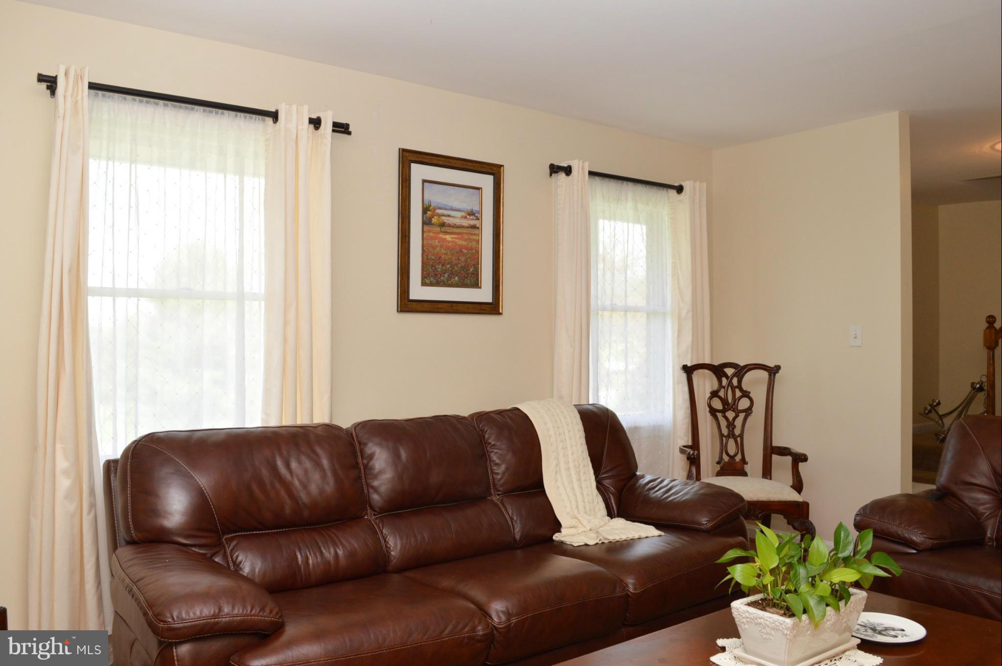 6628 Wind Ridge Road Mount Airy, MD 21771 - Photo 3 of 28 Living Room
