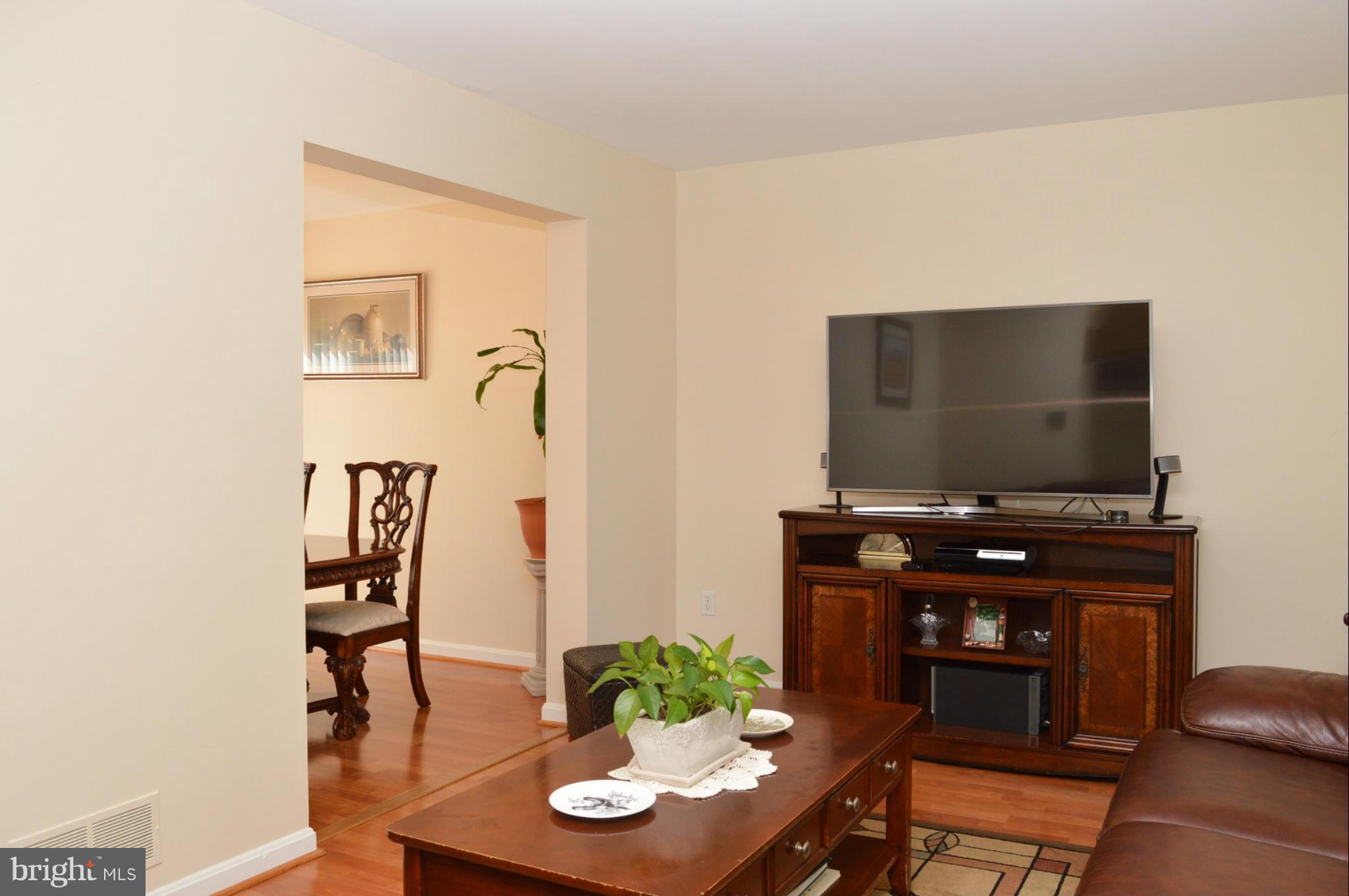 6628 Wind Ridge Road Mount Airy, MD 21771 - Photo 4 of 28 Living Room