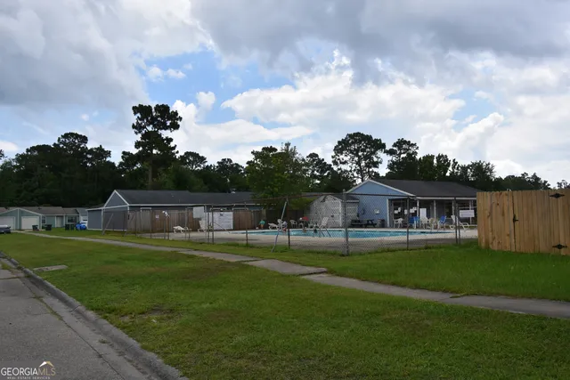 $1,300 | 556 Chateau Circle, St. Marys, GA 31558