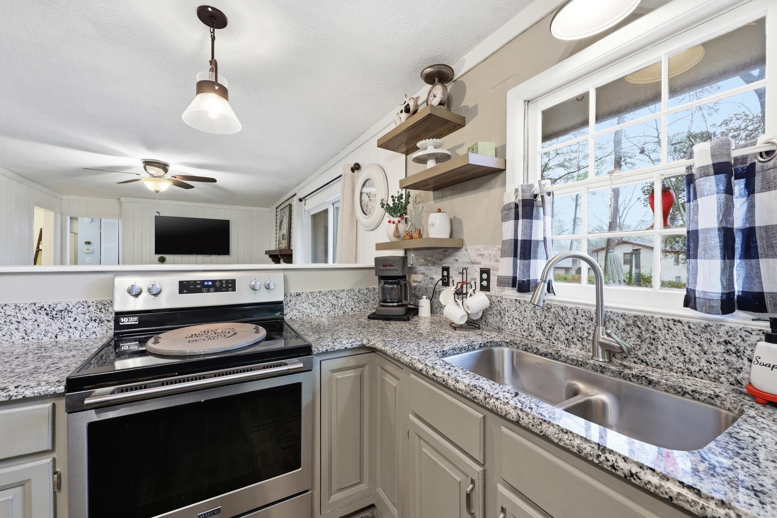 108 County Rd S-18-491 Summerville, SC 29485 - Photo 10 of 28 16_ru4a1108