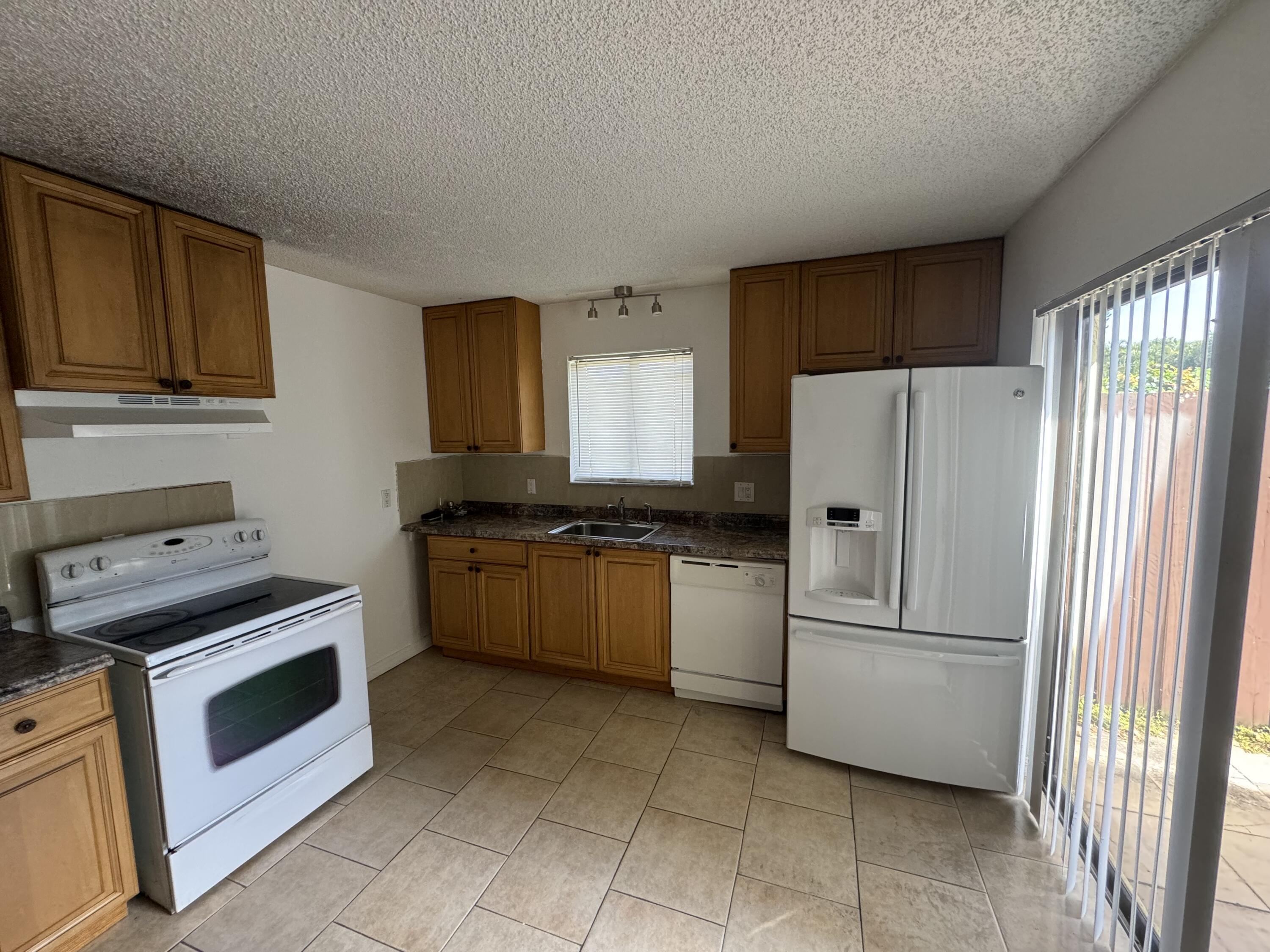4664 Cherry Road West Palm Beach, FL 33417 - Photo 9 of 9 IMG_1192