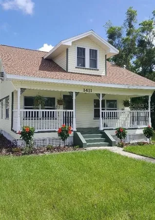$1,100 | 1411 East New York Avenue, DeLand, FL 32724
