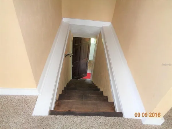 $1,100 | 1411 East New York Avenue, DeLand, FL 32724