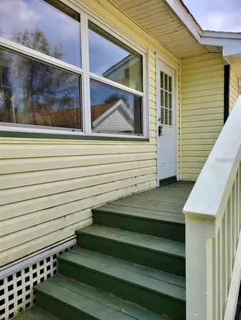 $1,100 | 1411 East New York Avenue, DeLand, FL 32724