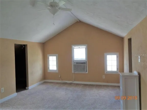 $1,100 | 1411 East New York Avenue, DeLand, FL 32724