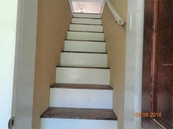 $1,100 | 1411 East New York Avenue, DeLand, FL 32724