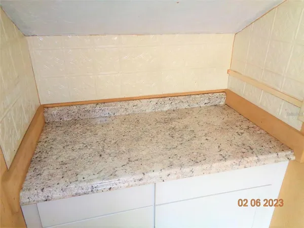 $1,100 | 1411 East New York Avenue, DeLand, FL 32724