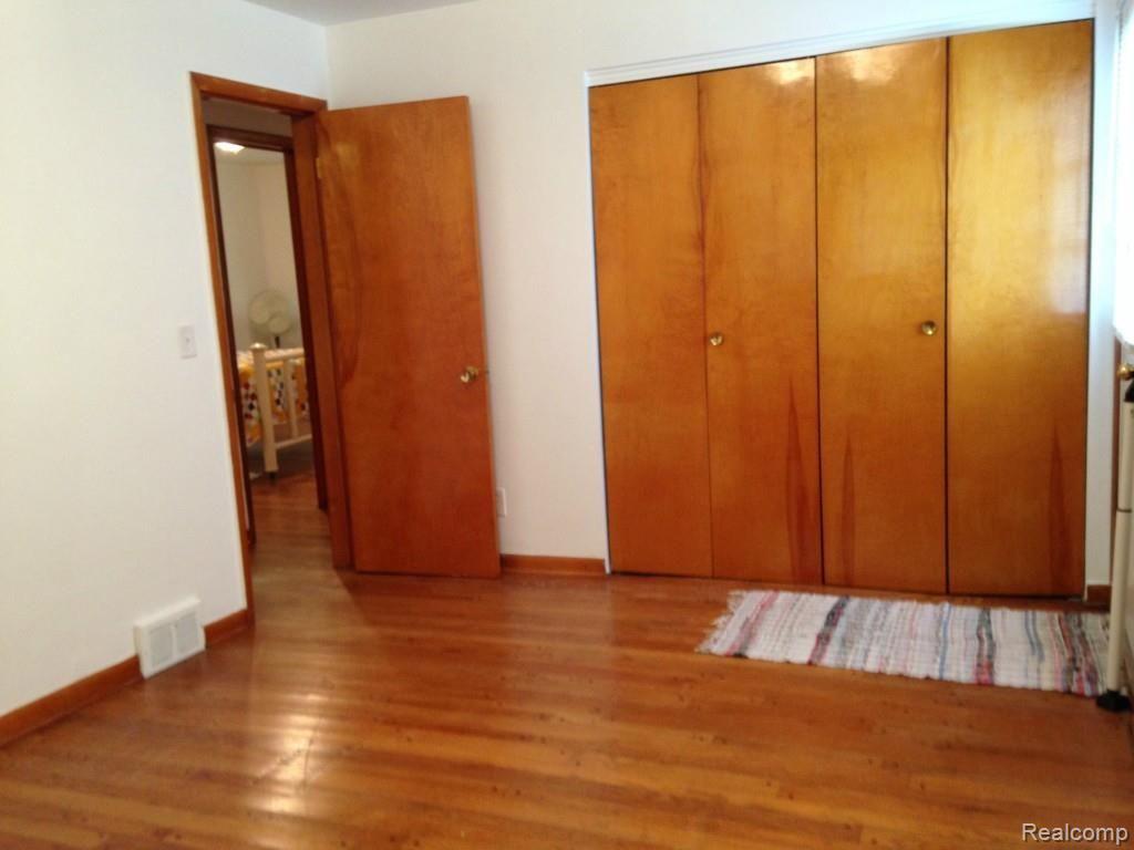 30490 Pennsylvania Road Romulus, MI 48174 - Photo 26 of 45 IMG_2040.jpg