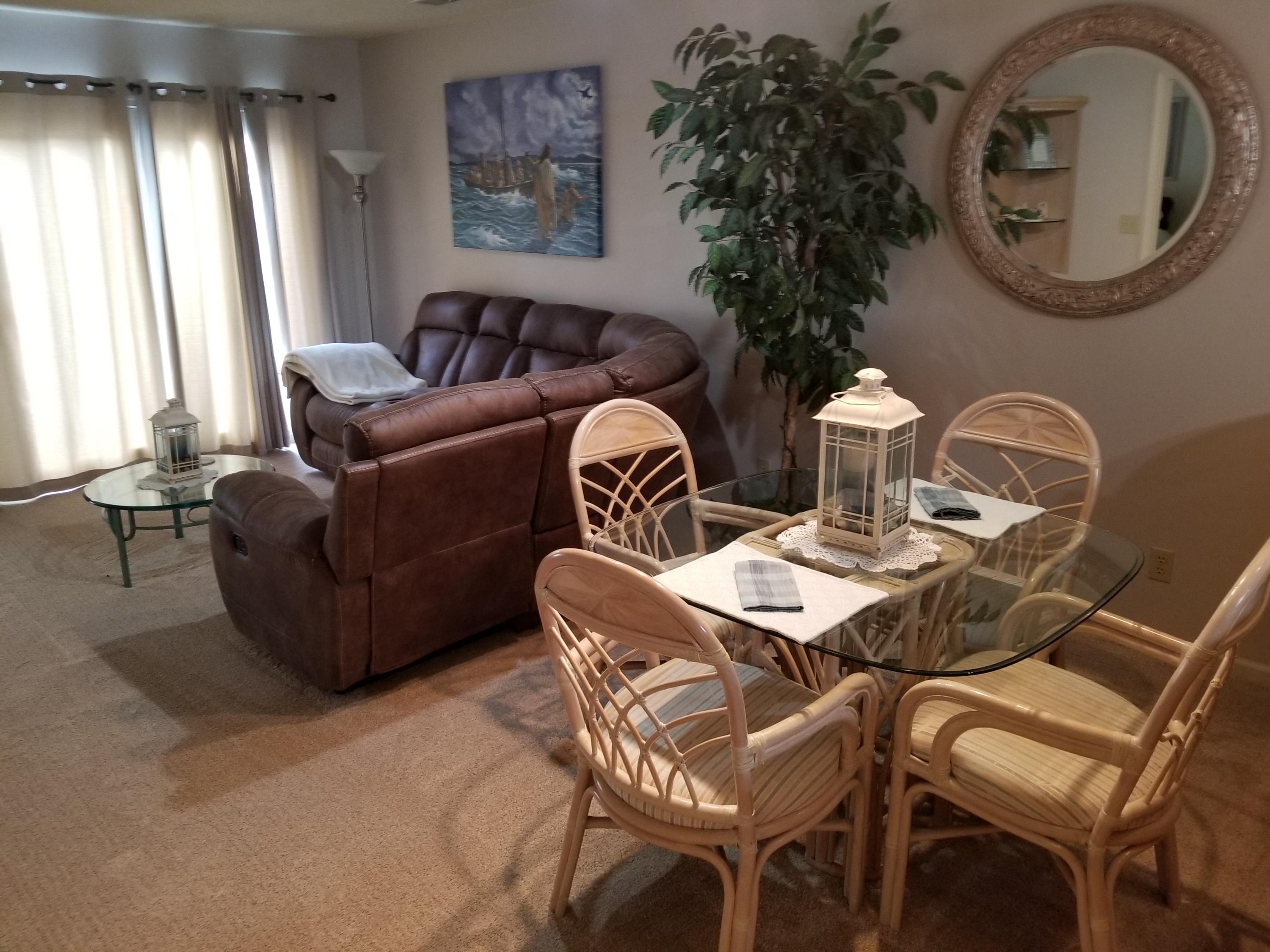600 Monte Vista Road, Unit 803 Union Hall, VA 24176 - Photo 8 of 26 Dining living area