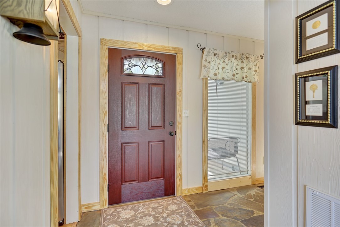 821 Seminole Point Road Fair Play, SC 29643 - Photo 10 of 48 Gallery Image 10