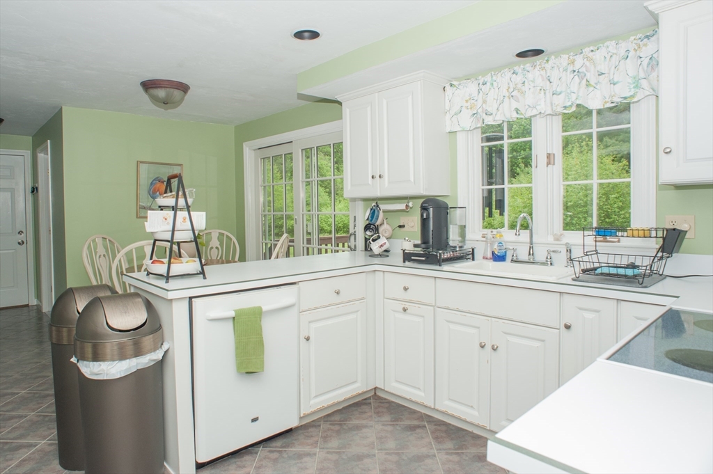 13 King Philip Path Mendon, MA 01756 - Photo 3 of 38