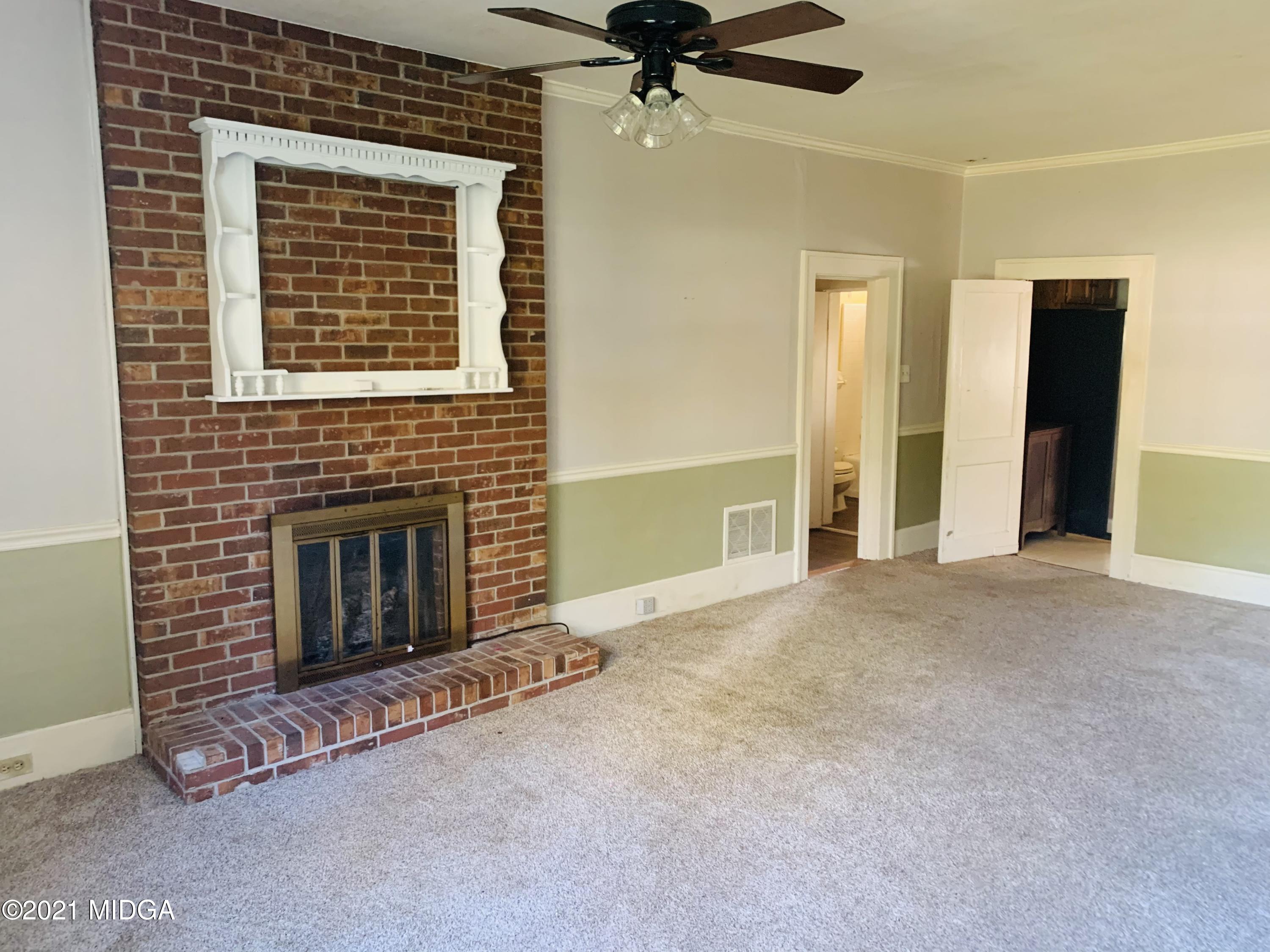 182 Tucker Road Macon, GA 31210 - Photo 2 of 9 Family Room1
