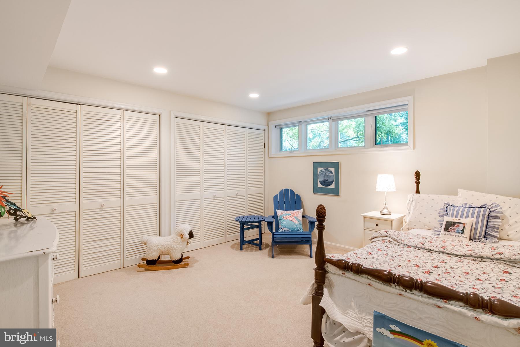 184 Southdown Road Edgewater, MD 21037 - Photo 16 of 30 Bedroom 4 on the lower level has new carpet