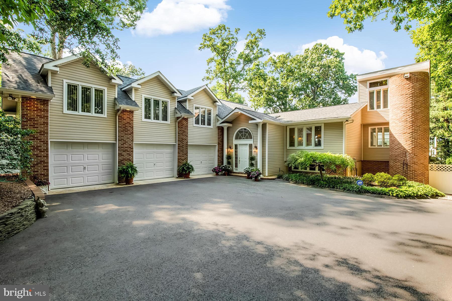 184 Southdown Road Edgewater, MD 21037 - Photo 28 of 30 3-car garage and private driveway