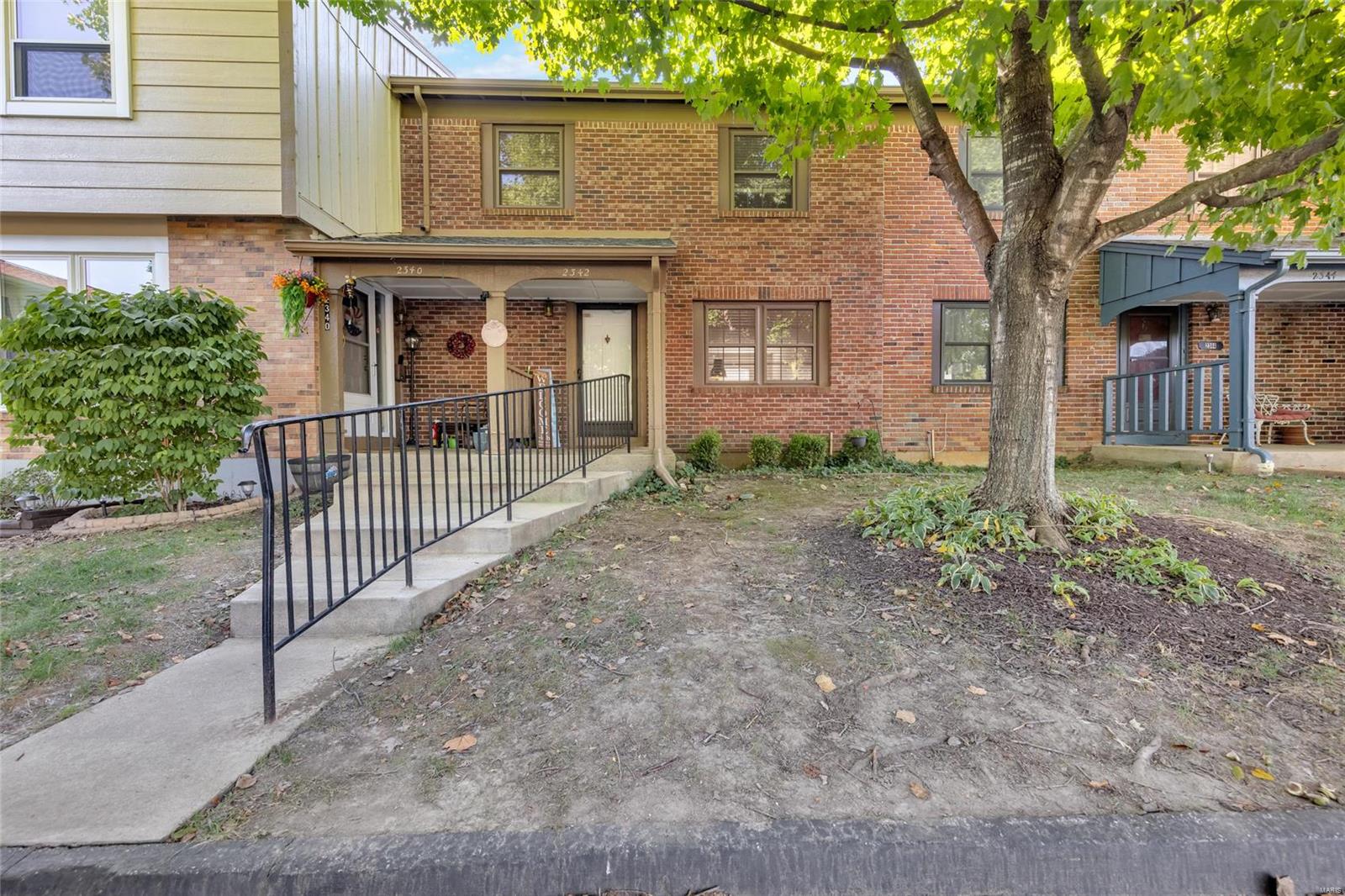 2342 Hidden Meadow Lane Ballwin, MO 63021 - Photo 2 of 23