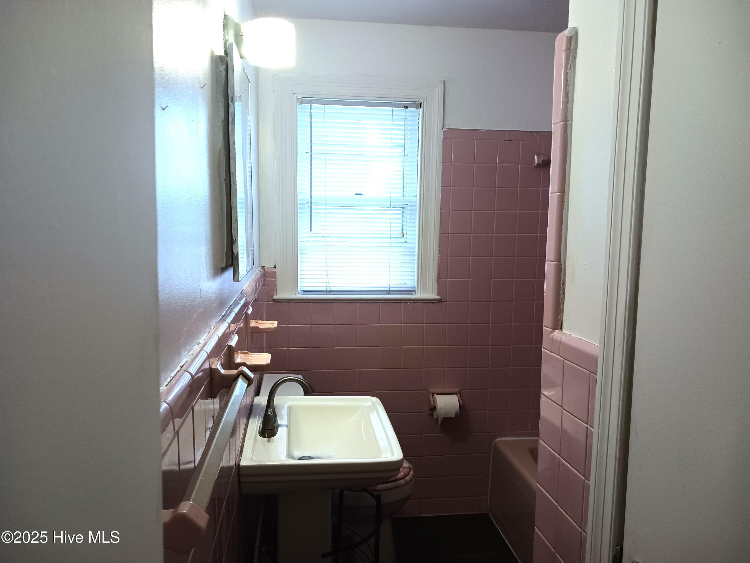 5004 Ward Boulevard Wilson, NC 27893 - Photo 7 of 12 Hall Bath
