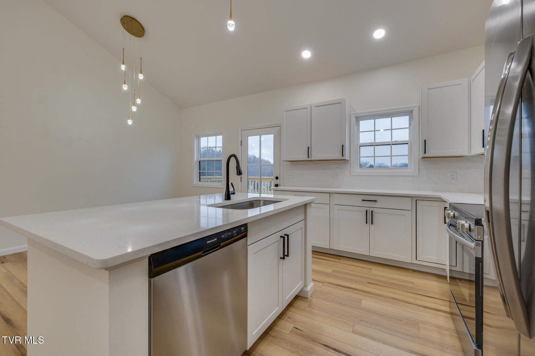 284 Old Charity Hill Road Elizabethton, TN 37643 - Photo 11 of 57 012