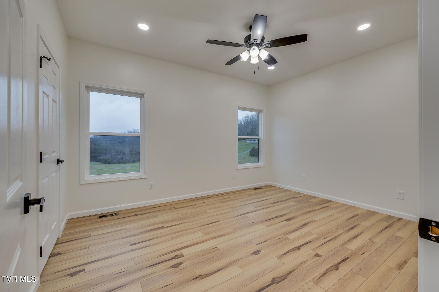 284 Old Charity Hill Road Elizabethton, TN 37643 - Photo 12 of 57 013